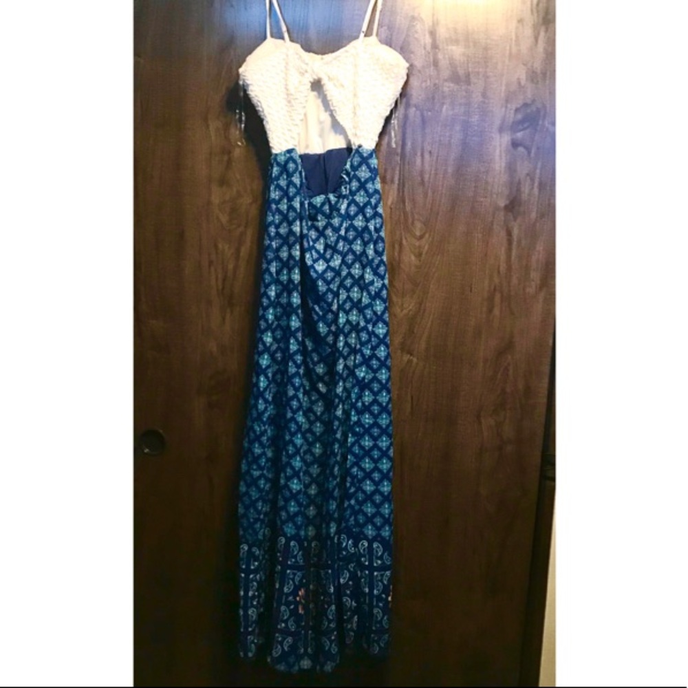 RUE 21 White and blue patterned dress with flowers